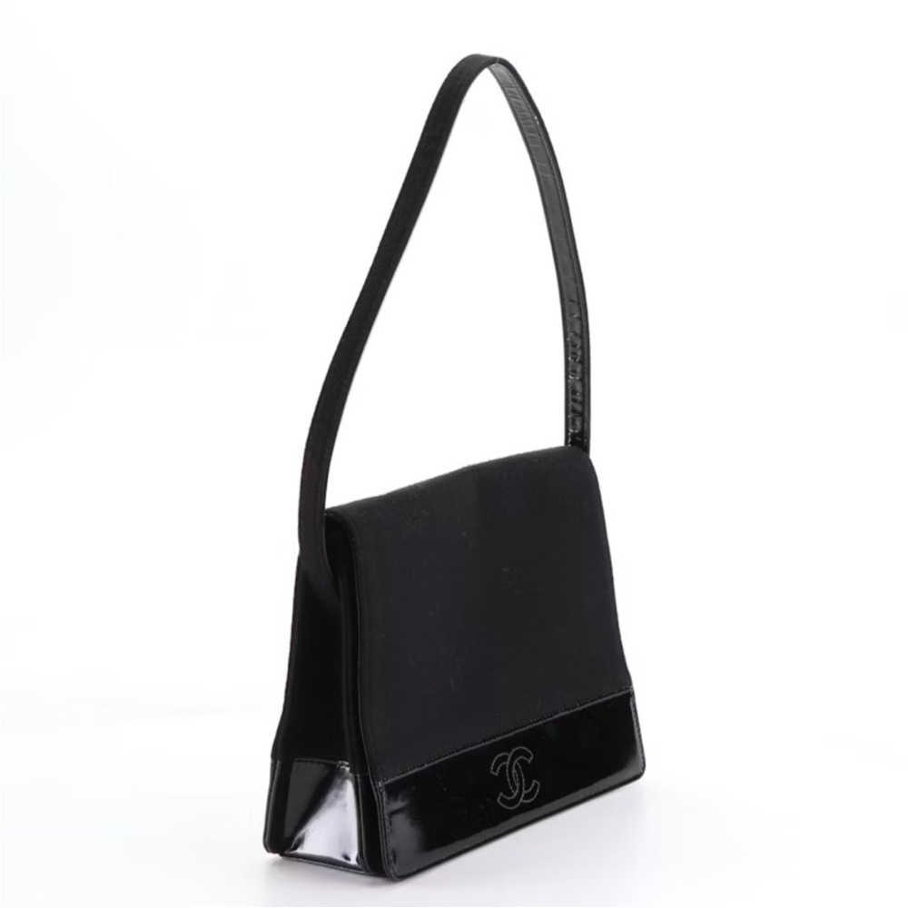 CHANEL Vintage Black Shoulder Bag with Patent Accent